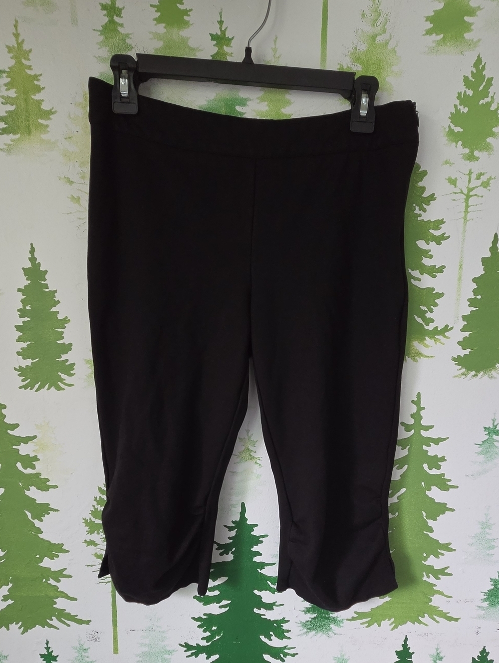 POSTER GIRL Black Capri Pants